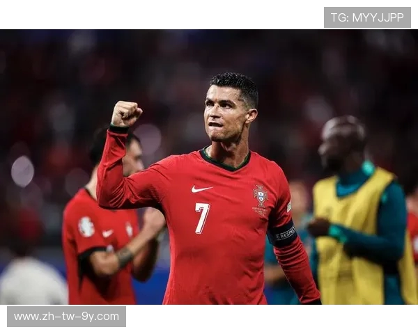 以足球巨星C罗为核心探讨其职业生涯对世界足球发展的深远影响